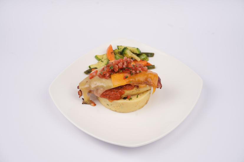 دجاج مشوي مع لحم بقري مخبوز