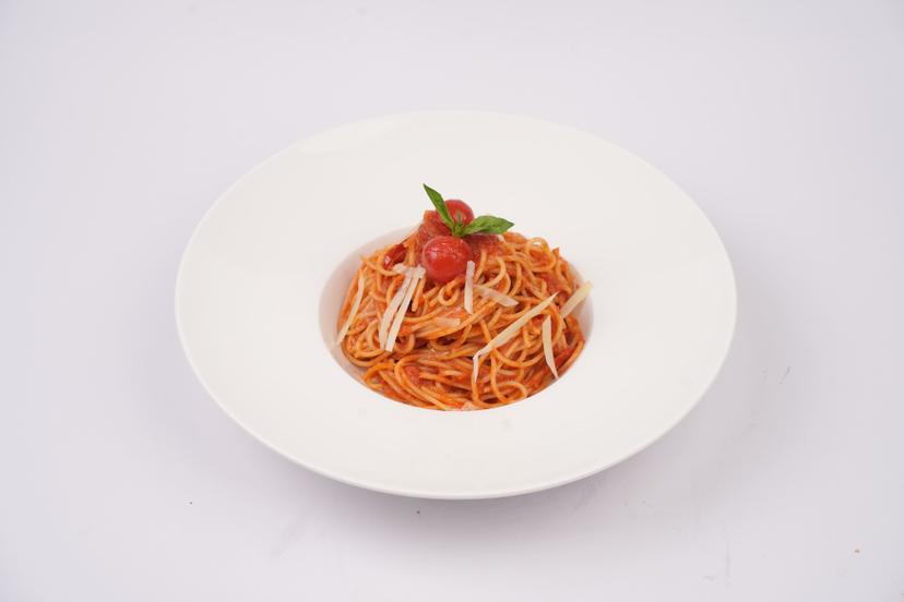 معكرونة السباغتي بالطماطم الكرزة